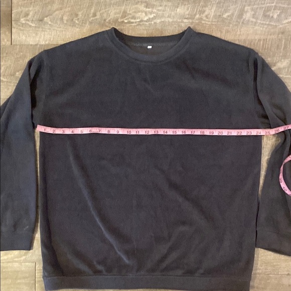 Classic Black Women's Sweatshirt - Picture 3 of 5